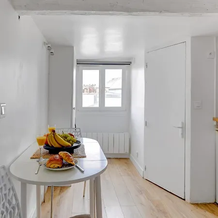 Charming - Steps From Le Marais & Montorgueil 아파트 파리